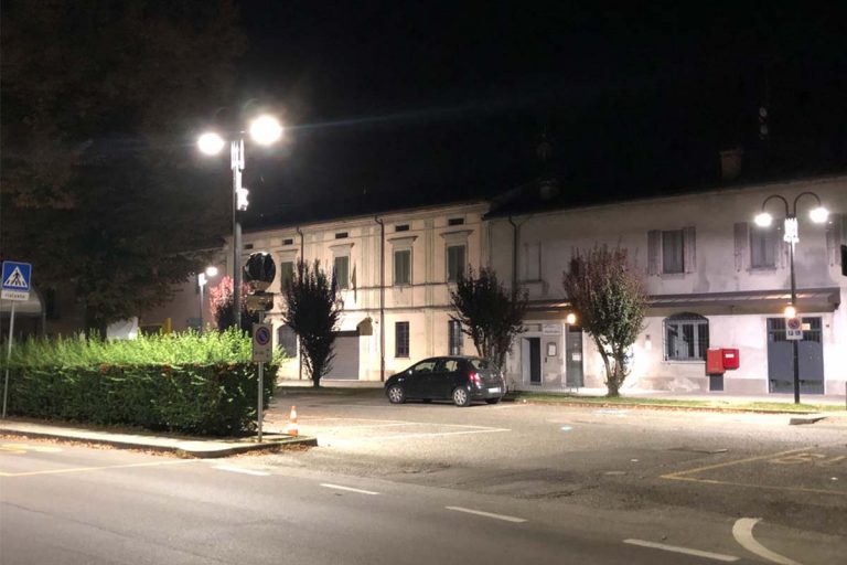 Series L modern street lamp in City road in Italy