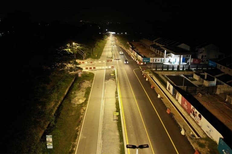 Street lighting On Main Roads in JKR Kayu Ara of Malaysia