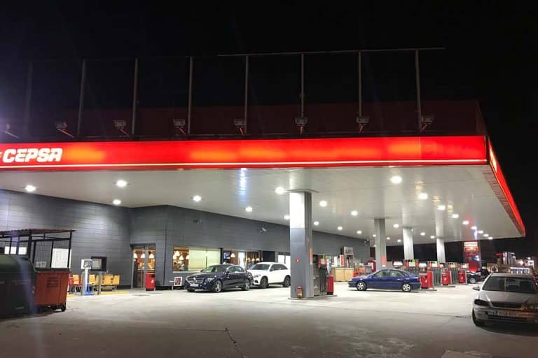 Series H led canopy lights for petrol station in Spain