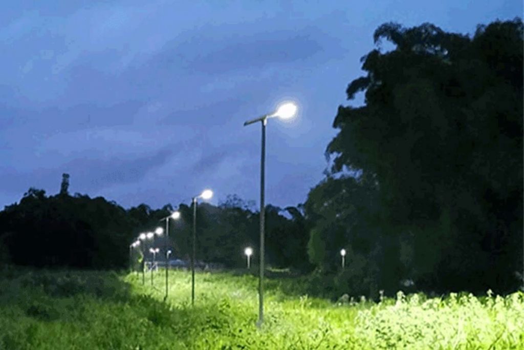 Series PV2 all in one led solar street light in the mountain in Costa Rica