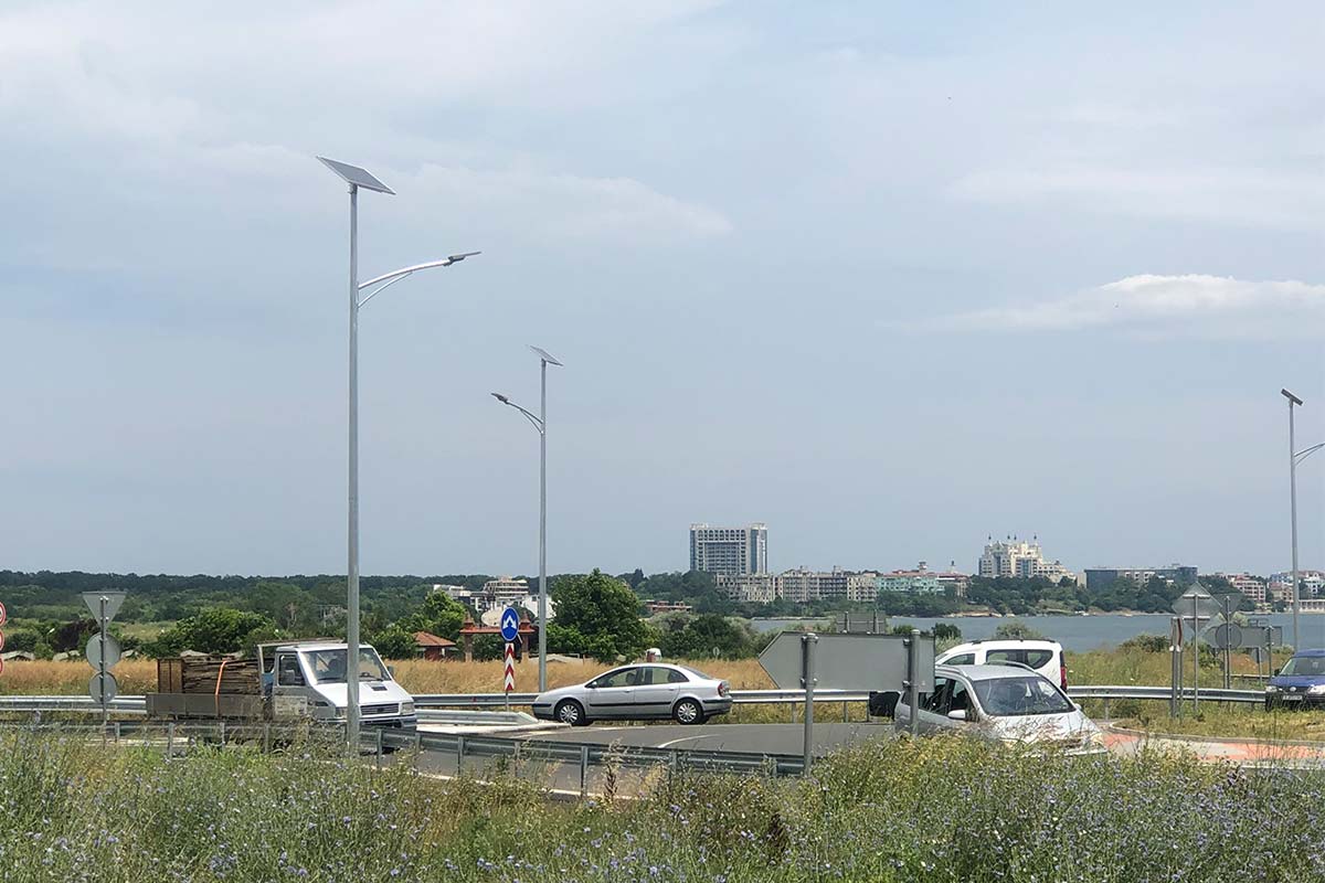 solar powered street lamp