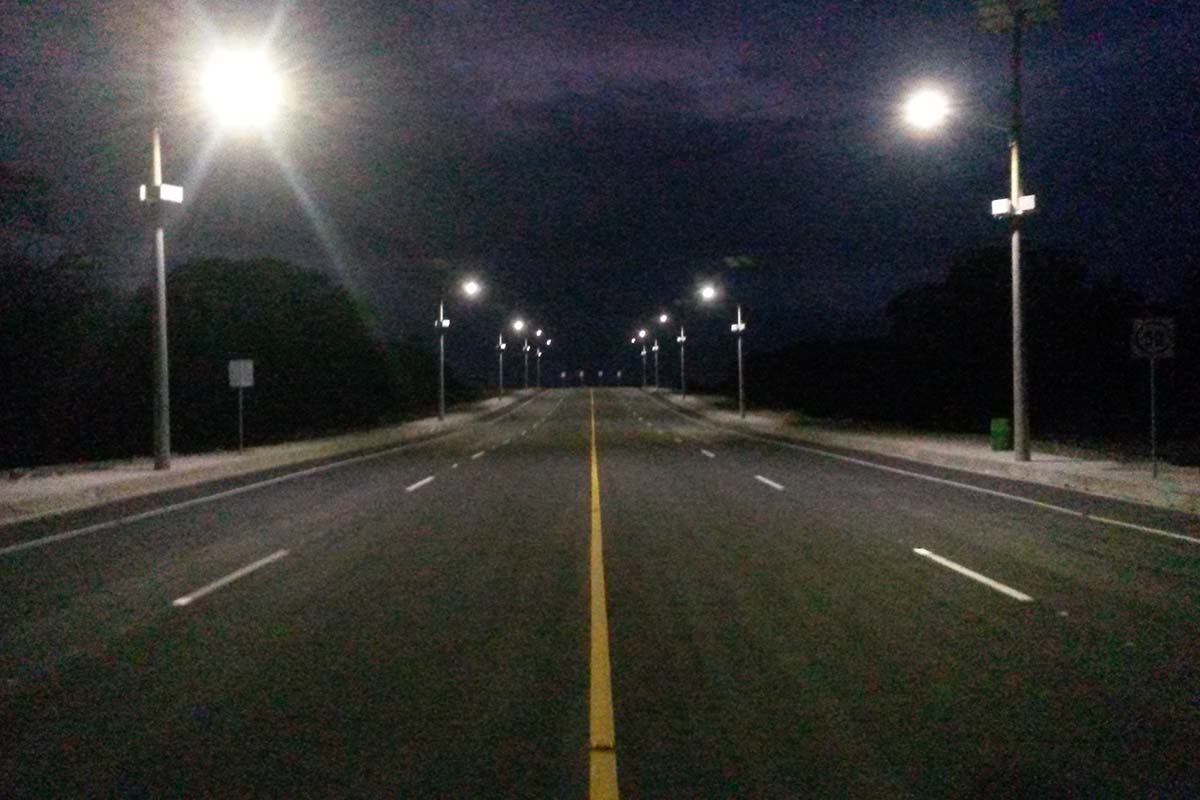 solar street led light in road lighting in Ecuador3