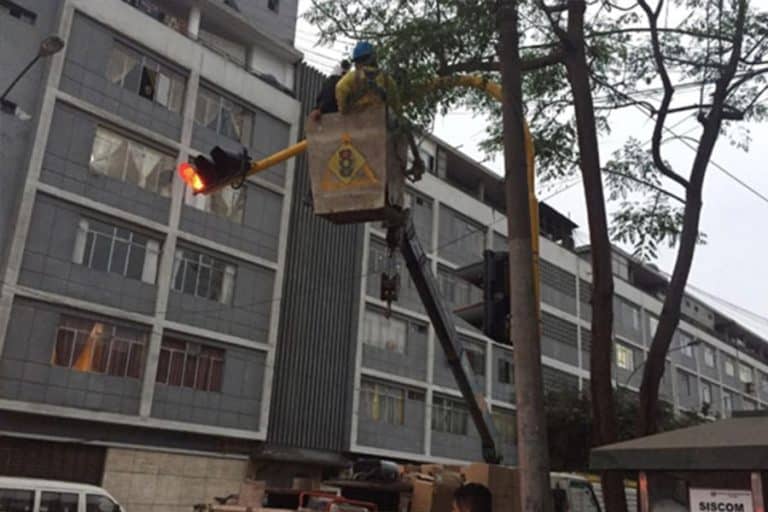 300mm Traffic Signal Light in Peru