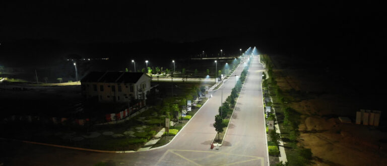 Edge illuminance ratio street lighting strandard