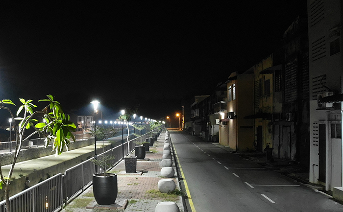 Height of street lights in residential areas - L