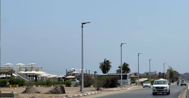 Automatic solar street light