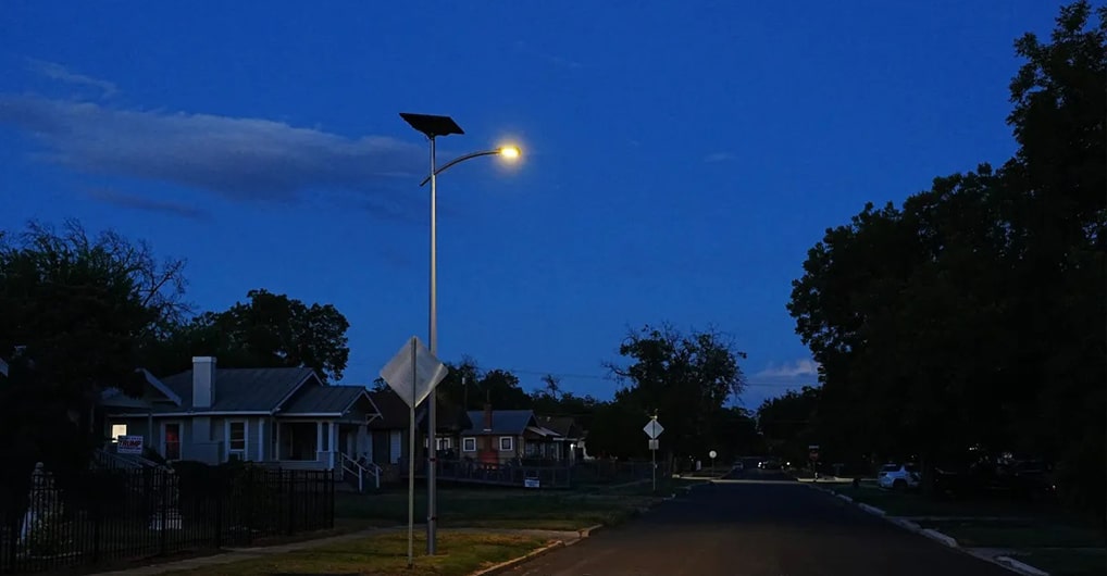 Solar street light with battery management system