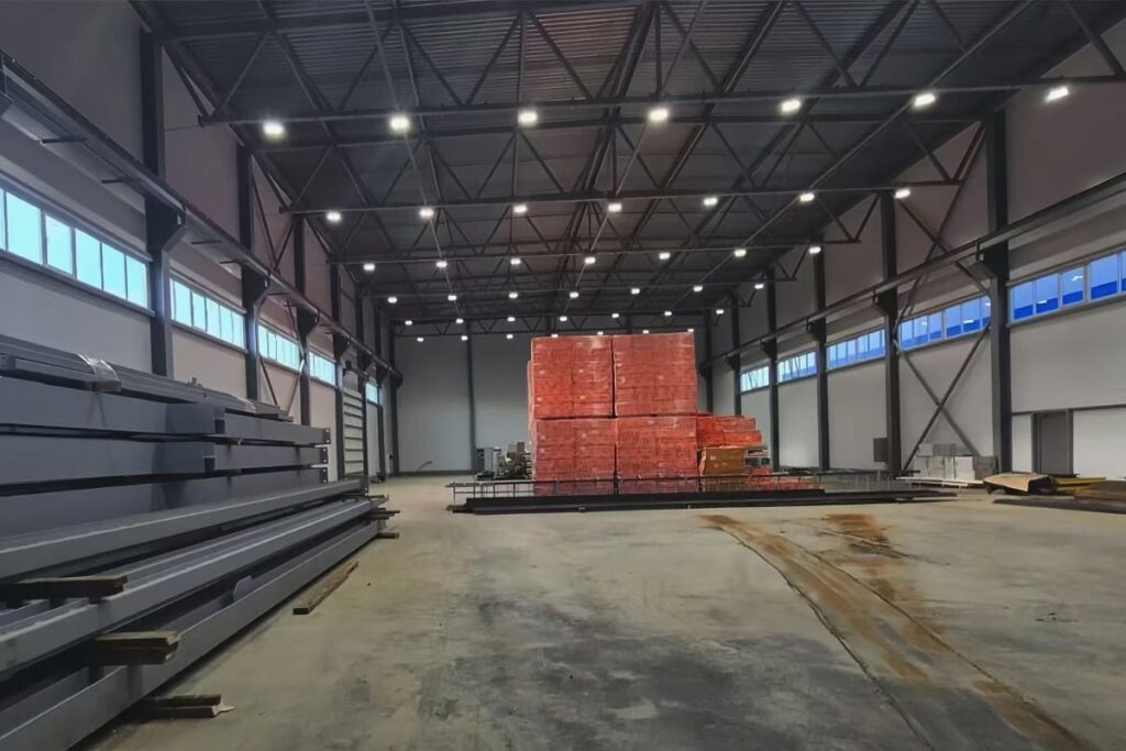 Aisle lighting performance of 150W industrial LED high bay light in Pavlovsky logistics hub