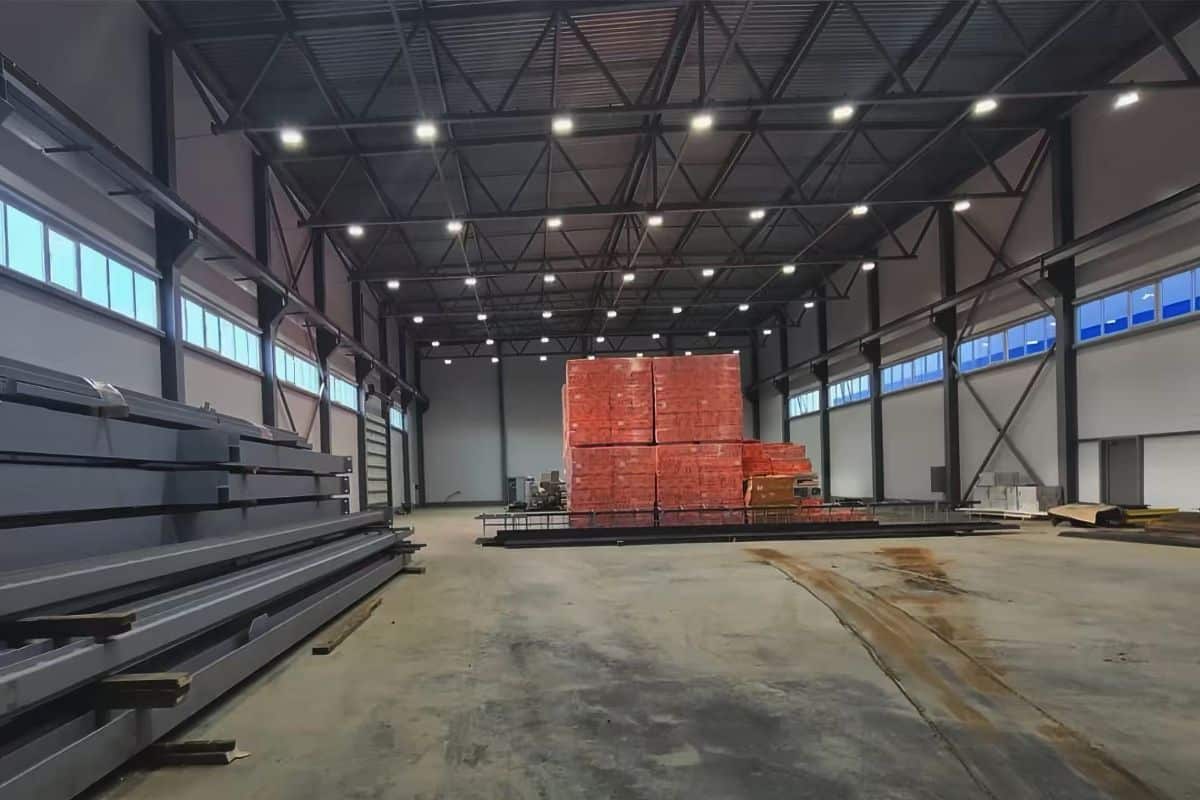 Aisle lighting performance of 150W industrial LED high bay light in Pavlovsky logistics hub