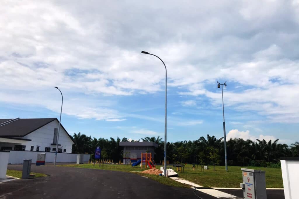 Applications of Roadway Lighting and Area Lightingin for residential area in Malaysia
